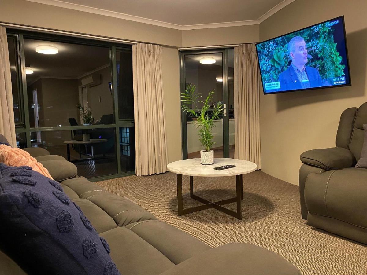 2 Bed 2 Bath Apartment In Braddon, Canberra - Pool, Gym And Free Parking Экстерьер фото